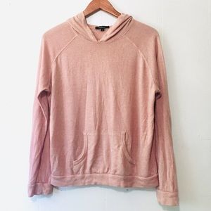 • cozy light pink hooded pocket sweater •